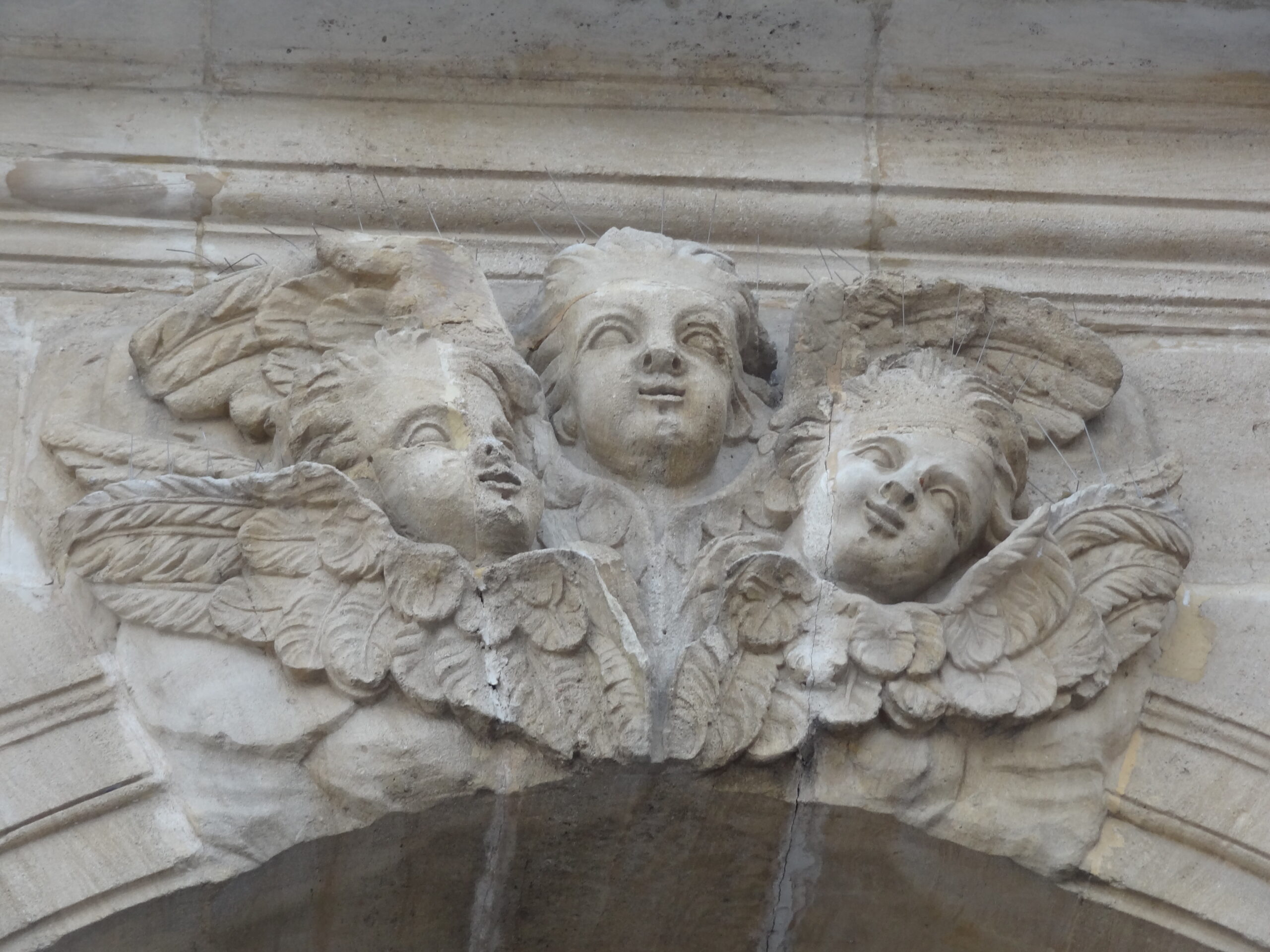 Anges du fronton de l'église